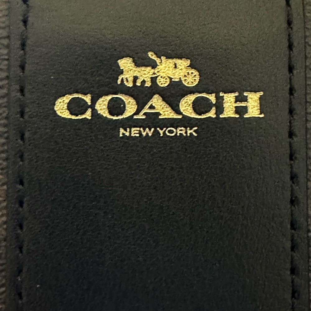 Coach Wristlet! NWT Approximately 5 x‎ 3.5 x 1. Signature canvas. - Picture 10 of 10